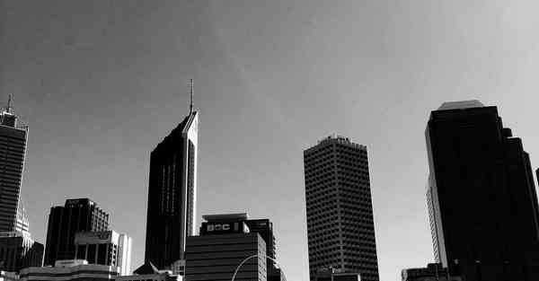 人工智能机器人和人谈恋爱