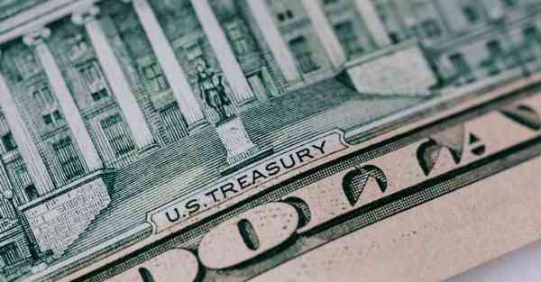 有一个智能机器人她能知，会烧饭