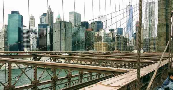 人工智能机器人和人谈恋爱