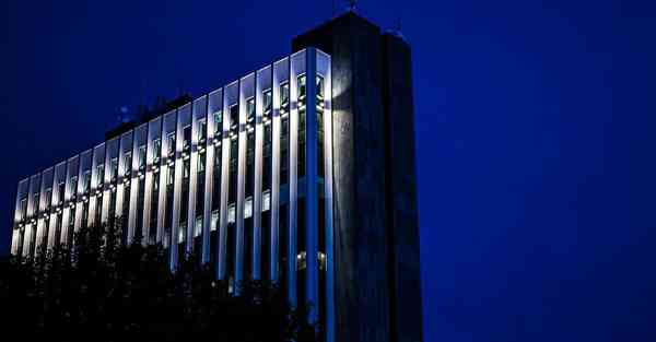 智能机器人安安委屈，机器人安安有人控制吗