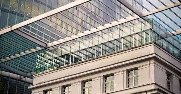 一款智能机器人，一款智能机器人手机