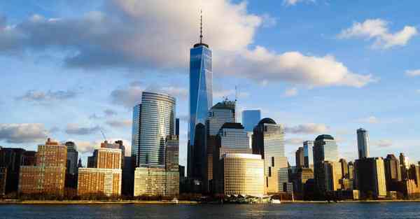 人工智能机器人和人谈恋爱