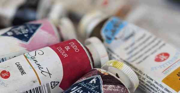 人工智能机器人和人谈恋爱