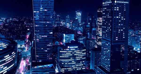 有一个智能机器人她能知，会烧饭