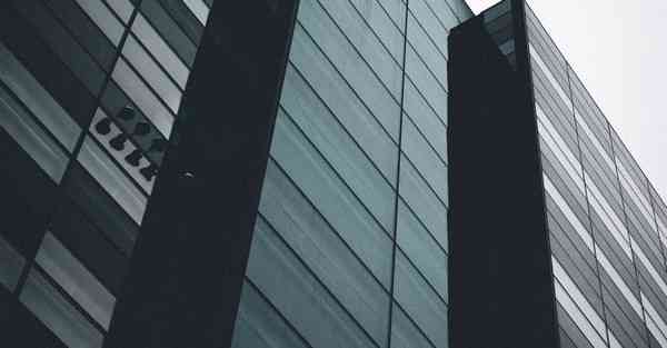 有一个智能机器人她能知，会烧饭