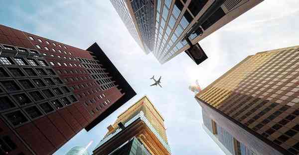 人工智能机器人和人谈恋爱