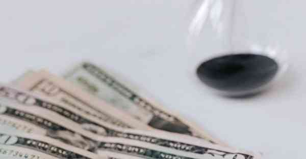 人工智能机器人和人谈恋爱