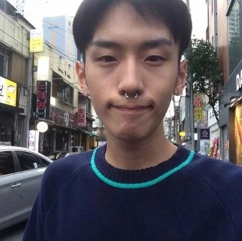 管荔功娇